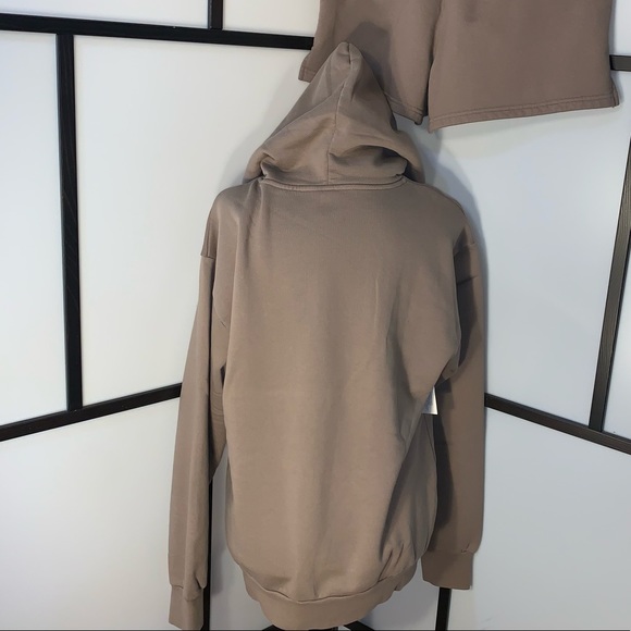 🆕Aritzia The Constant 2-Piece Midway Hoodie & Shorts Set in Rare Taupe - Picture 5 of 14